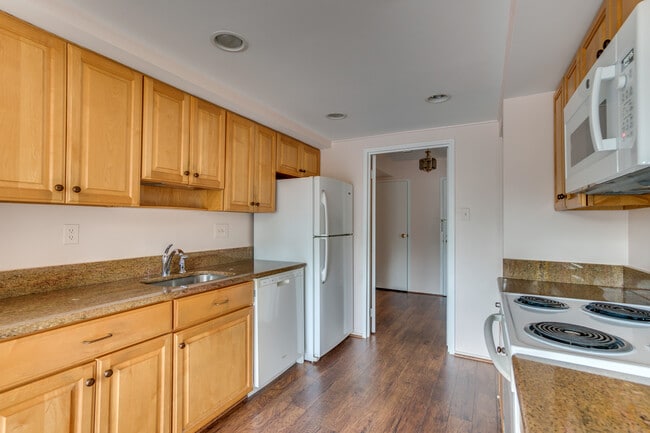 Building Photo - 2817 Jermantown Rd