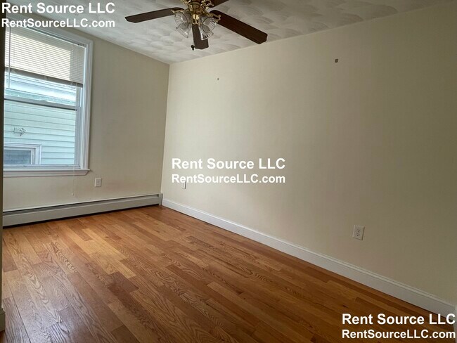 Building Photo - 1094 Cambridge St