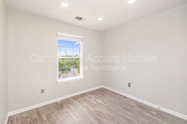 Building Photo - 5522 Jowett Ct