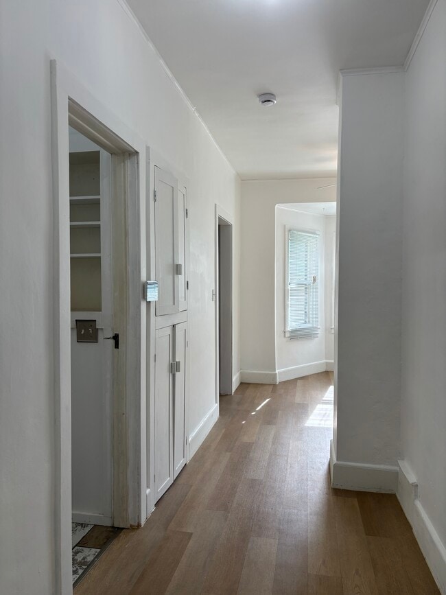 Building Photo - 317 N Monroe St