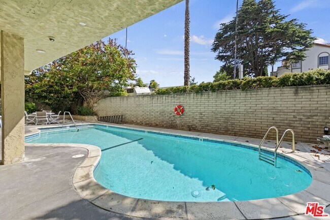 Building Photo - 1033 6th St