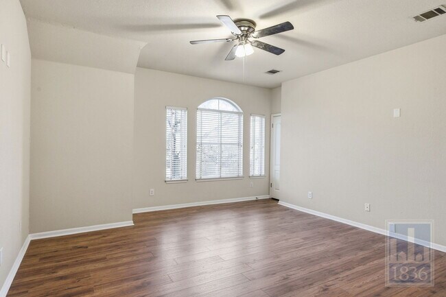 Building Photo - 1110 Water Birch