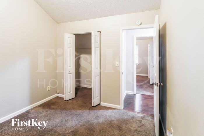 Building Photo - 1237 Regal Heights Dr