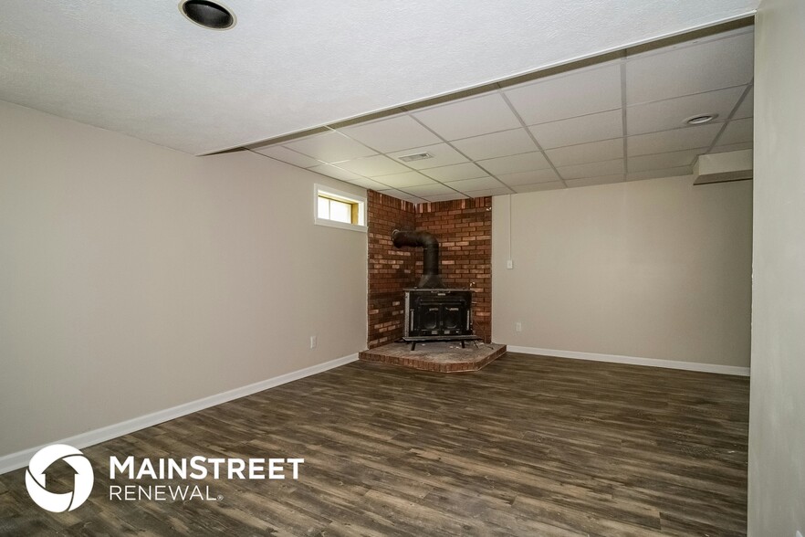 Building Photo - 5600 Wooded Lake Dr