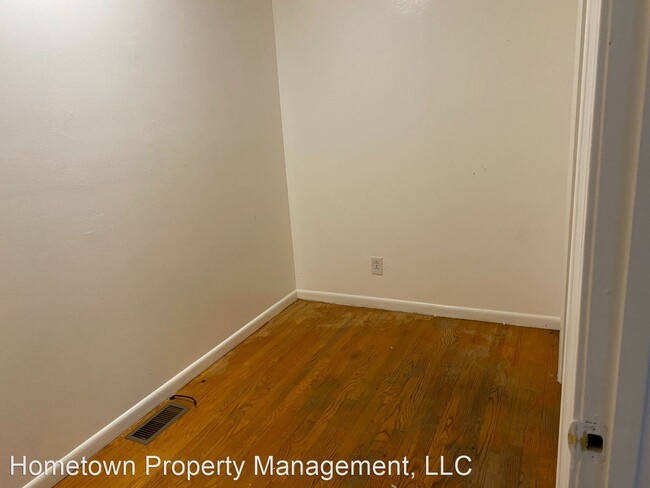 Building Photo - 4 br, 1 bath House - 3500 Elm St