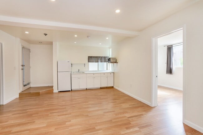 Building Photo - 5 Bed / 2 Bath home in Outer Richmond near...