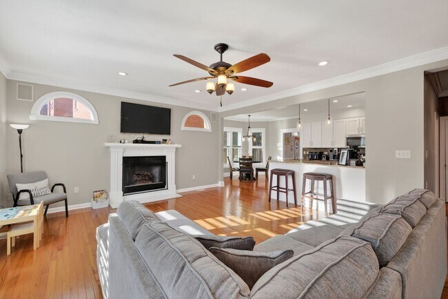 Building Photo - Elegant & Spacious Home Available in Church Point