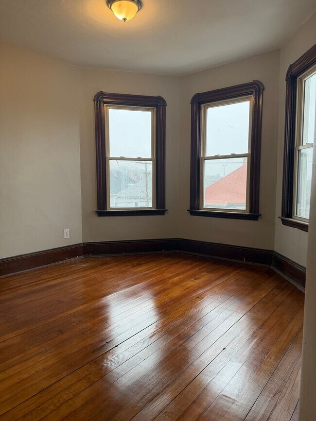 Building Photo - 46 Princeton St