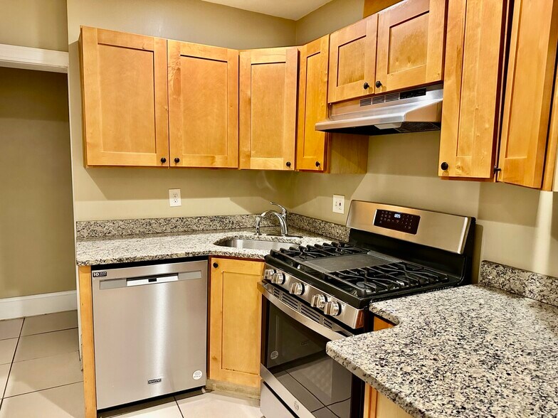 Building Photo - 74 Egmont St