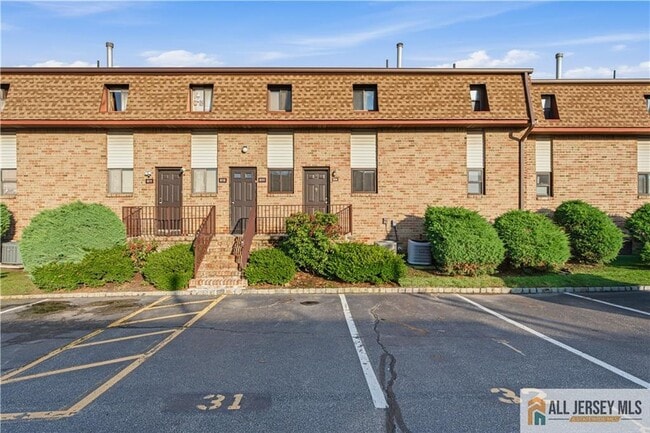 Building Photo - 609 N Oaks Blvd