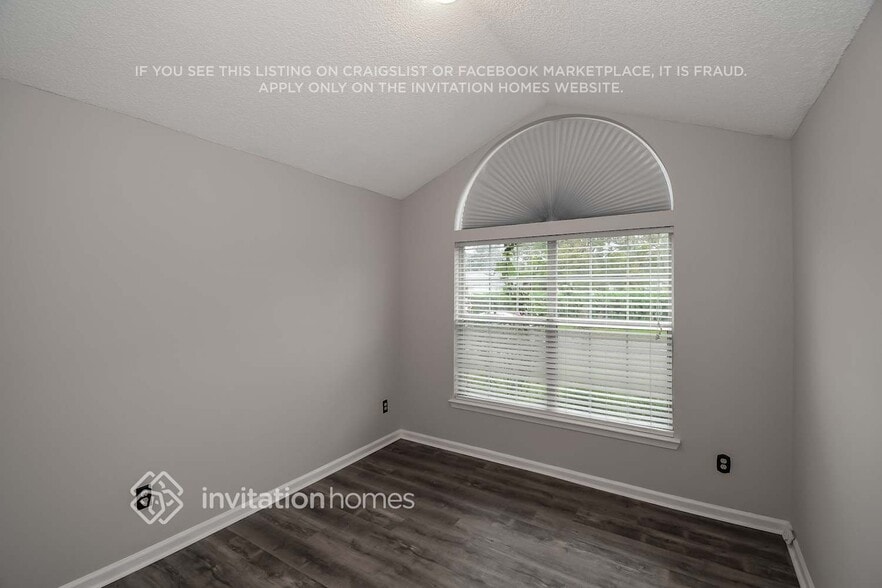 Building Photo - 8800 Fieldside Dr S