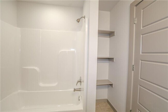 Building Photo - 3410 SW Vel Mews