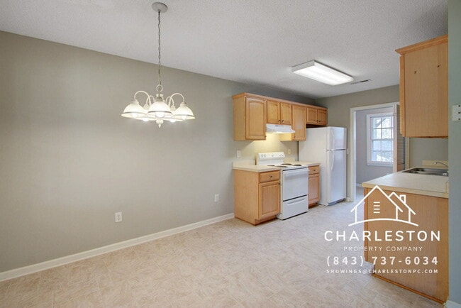 Building Photo - 1860 Piper Dr