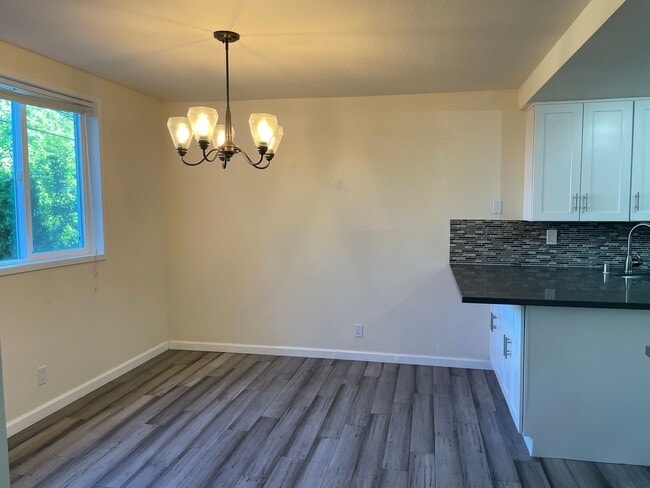 Building Photo - $500 off 1st months rent!!  Bright and Modern Northgate Condo!