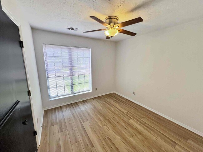 Building Photo - Fantastic 3 BR/ 2.5 BA Home in Kennesaw!