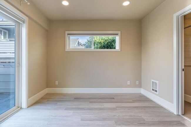 Building Photo - Welcome Home Modern Townhome in the heart of Freemont
