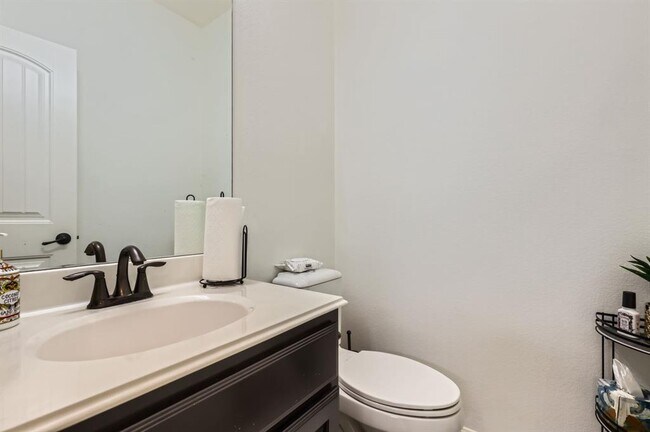 Building Photo - 4349 Green Tree Dr