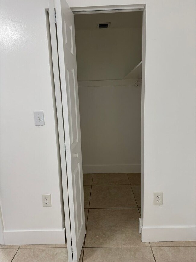 Building Photo - Goulds Duplex