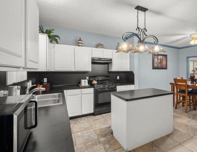 Building Photo - 15919 Timber Chase Dr