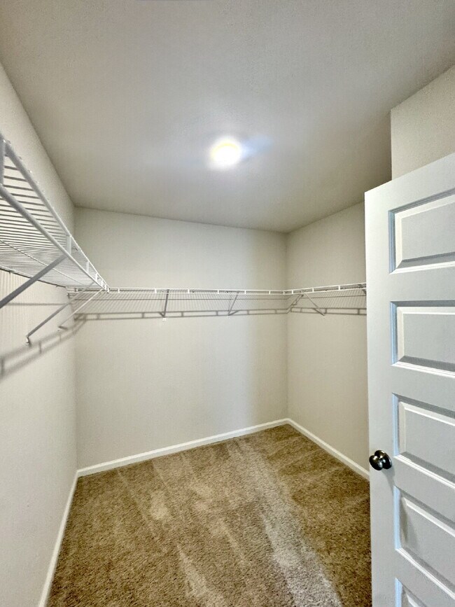 Building Photo - New rental in Brighton Oaks! Conveniently located off Hwy 231, this community conveniently close ...