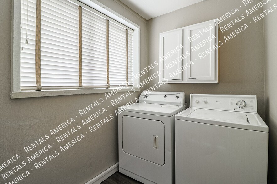 Building Photo - 4132 E Calle Redonda