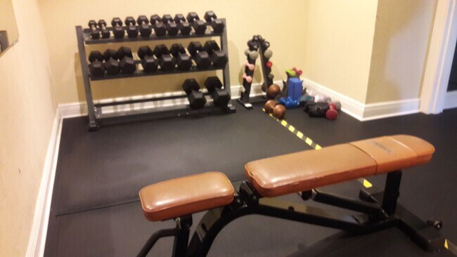 Building Photo - Annual turnkey furnished (optional) renovated luxury 2/2 condo downtown Sarasota at Broadway Prom...