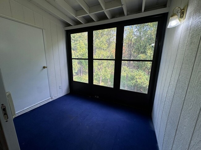 Building Photo - TWO BEDROOM TOWNHOME