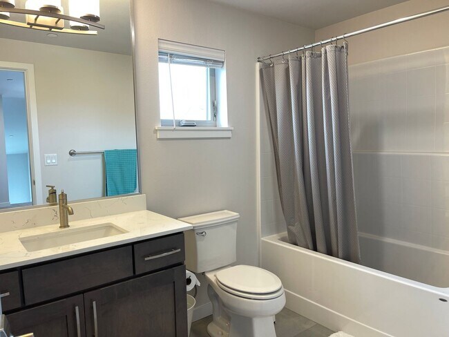 Building Photo - CLICK "REQUEST A TOUR" NOW!