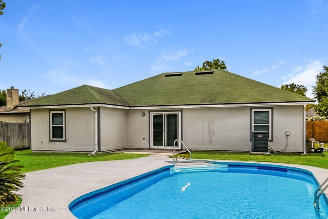 Building Photo - 605 Abbey Ct