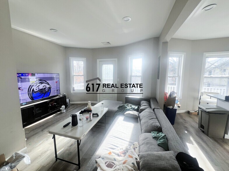 Building Photo - 39 Long Ave