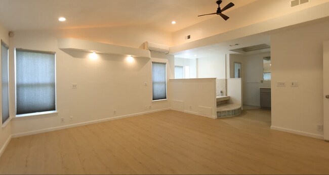 Building Photo - Updated Large 3 bedroom 2 bathroom home