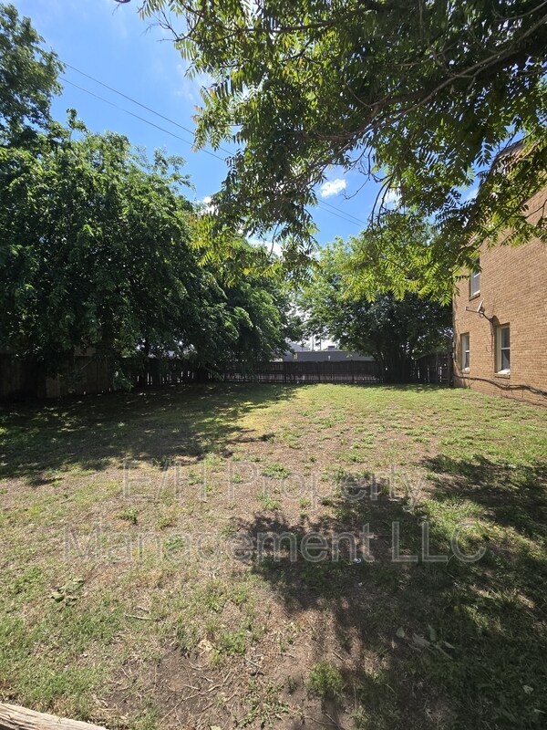 Building Photo - 400 S Hydraulic Ave