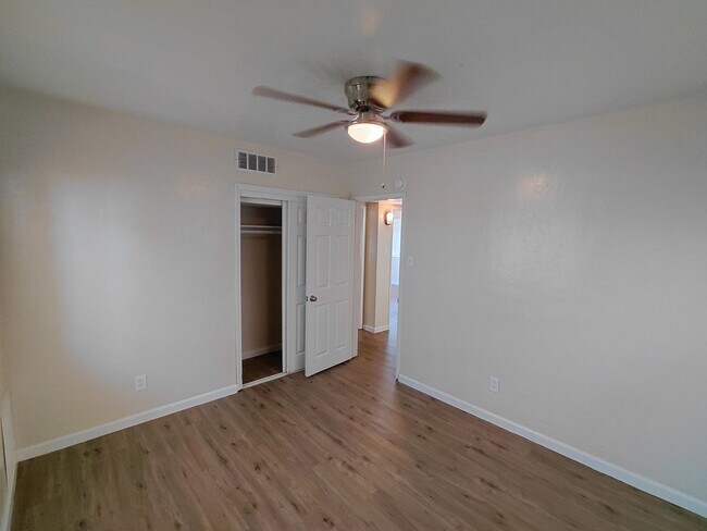 Building Photo - 721 N Preston Dr