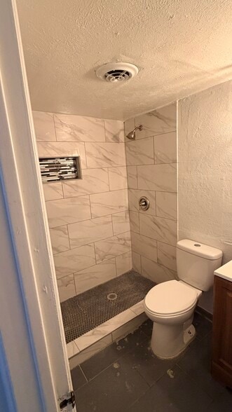 Building Photo - 8057 Meadow Rd