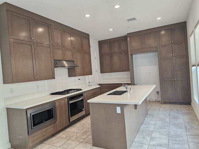 Building Photo - 20841 Acorn Cir