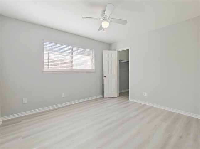 Building Photo - 8818 Roos Rd