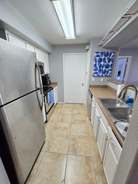 Kitchen - 555 E Silverado Ranch Blvd