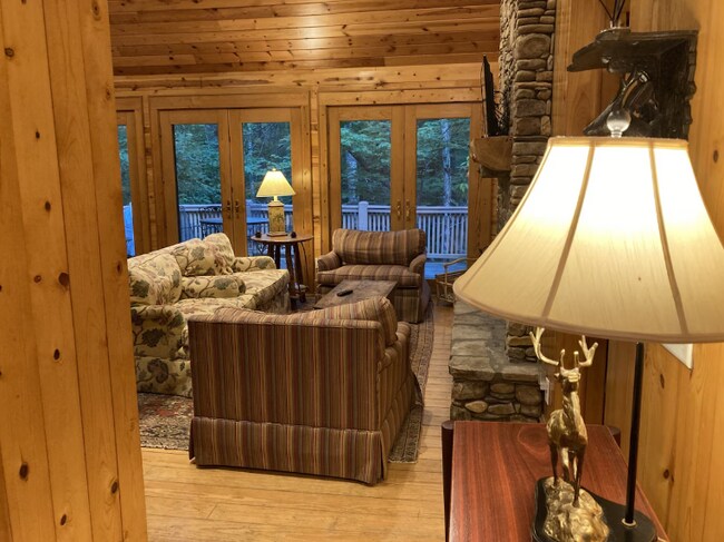 Building Photo - 242 Eastman Mountain Rd