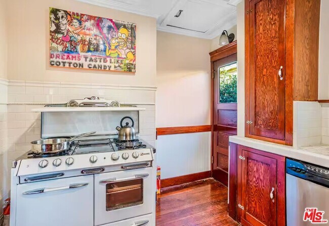 Building Photo - 4253 Fountain Ave