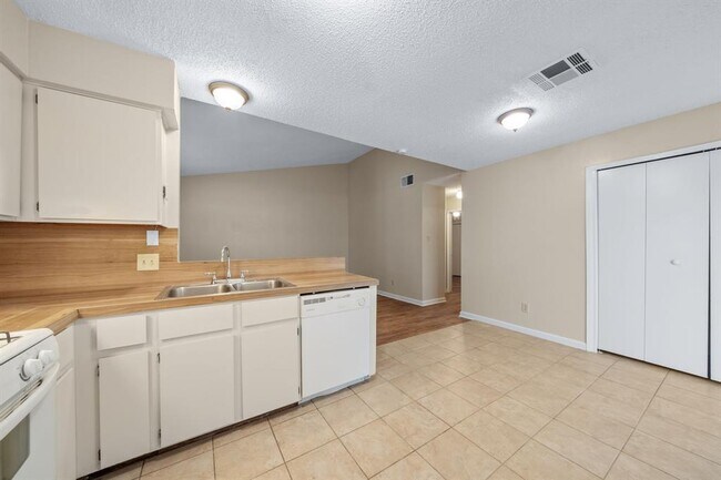 Building Photo - 100 Meteor Dr