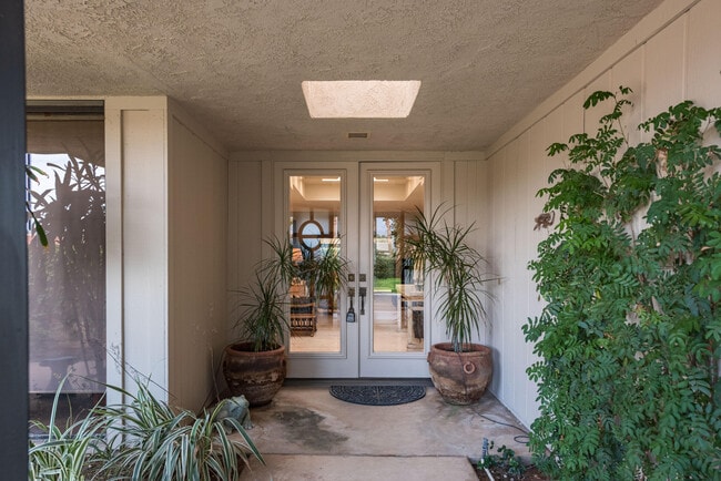 Building Photo - 3 Cornell Dr