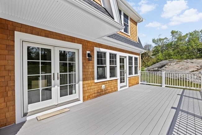 Building Photo - 10 Ocean Ledge Dr