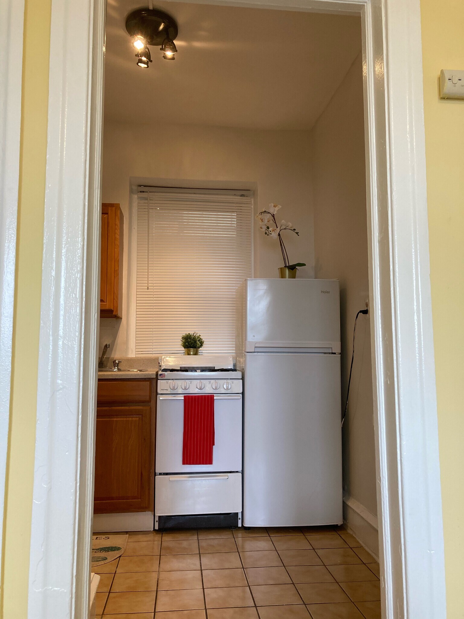 Kitchen - 44 Victory Ave