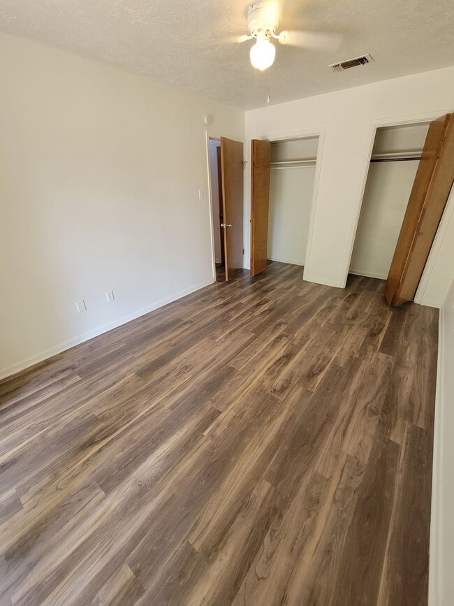 Building Photo - College Station - 2 bedroom / 1 bath Duple...