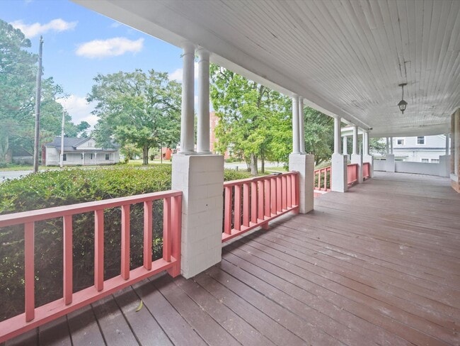 Building Photo - 4 Bedroom/2 Bath Home for Rent