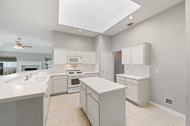 Building Photo - 2618 Parkbriar Ln