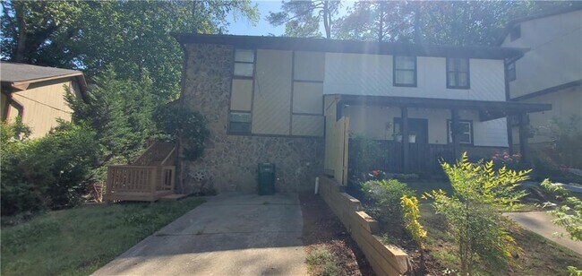 Building Photo - 2571 Park Rd