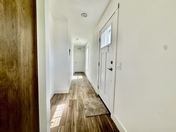 Building Photo - 29 Hartland St N