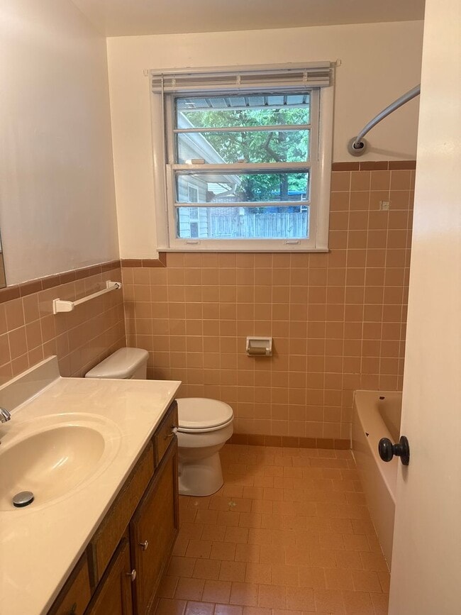 Building Photo - Home For Rent!
