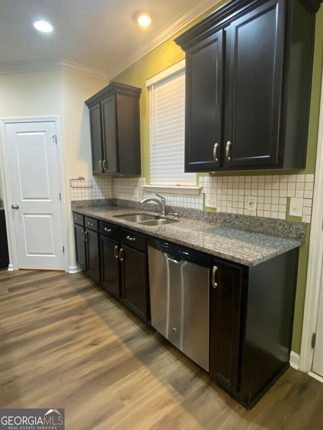Building Photo - 116 Winslow Cir